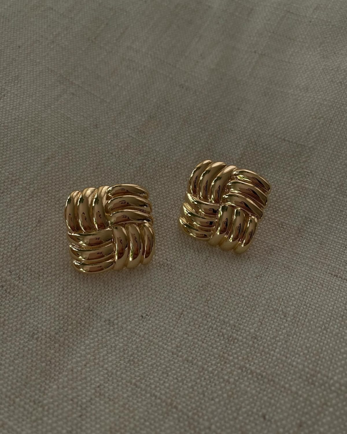 Vera Studs