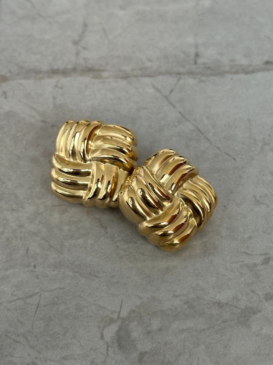 Vera Studs