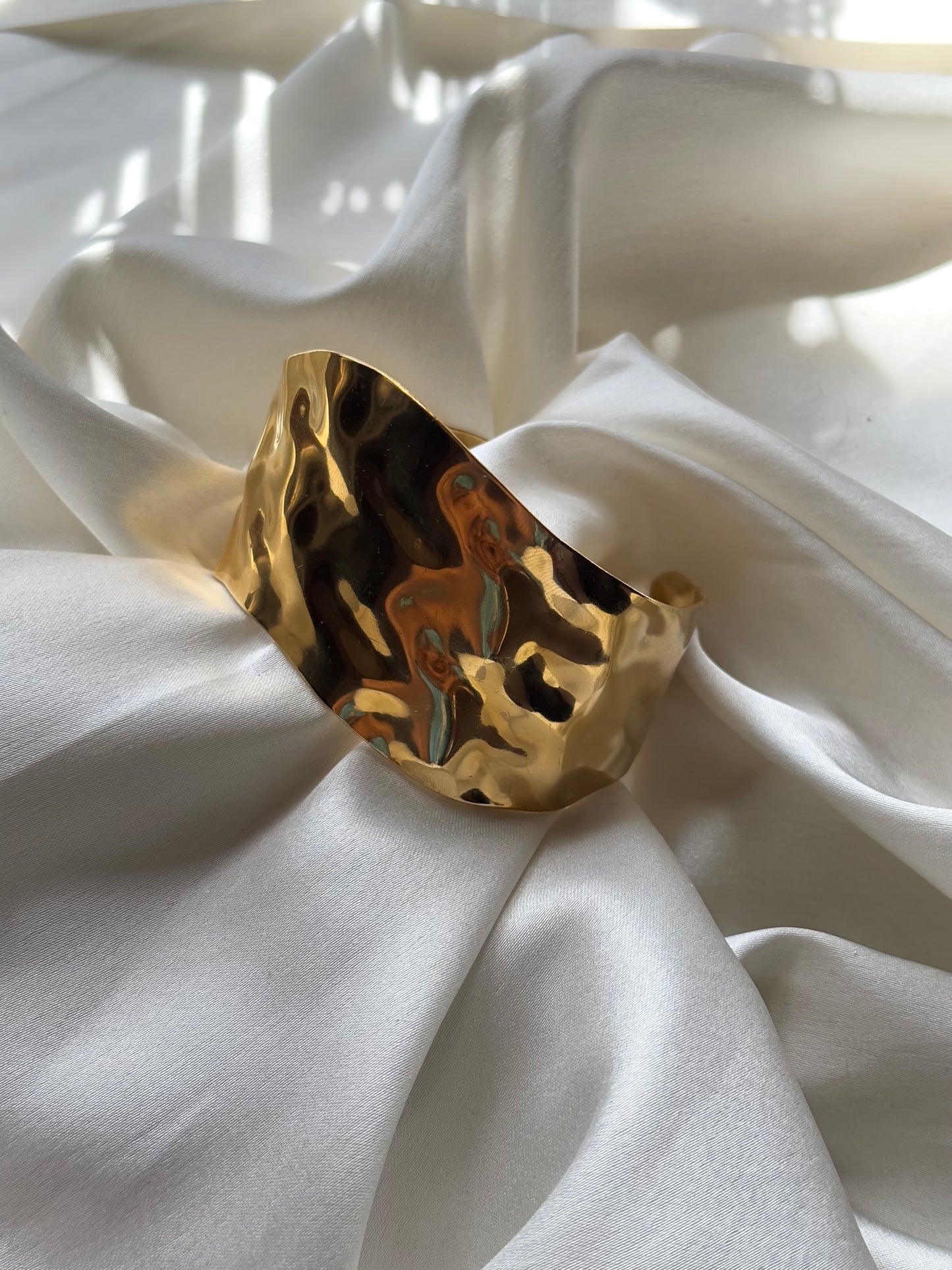 Abstract Cuff