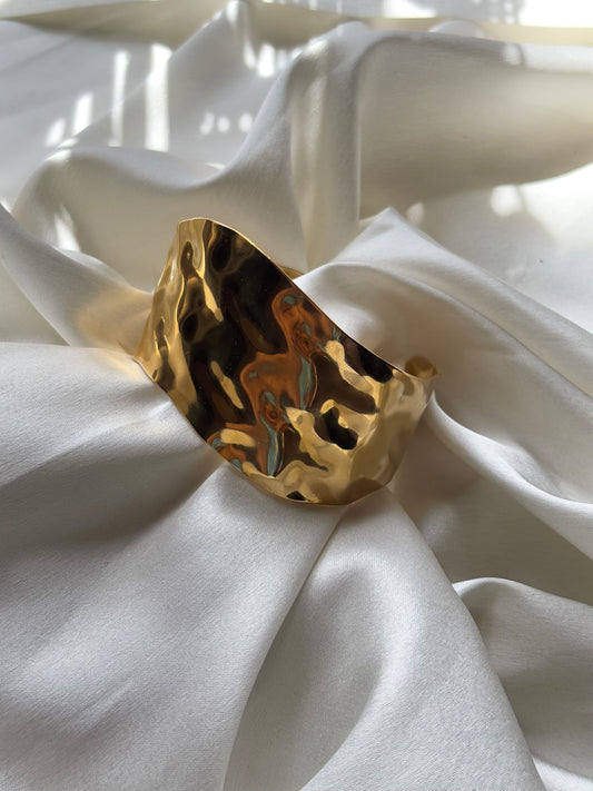 Abstract Cuff