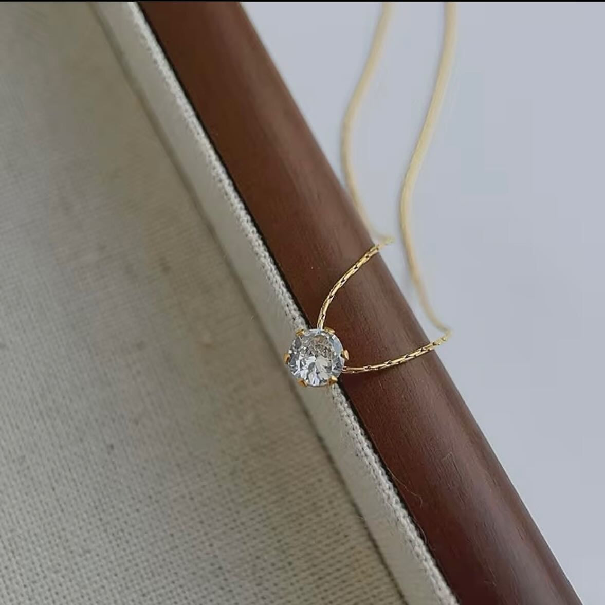 Solitaire Neckpiece