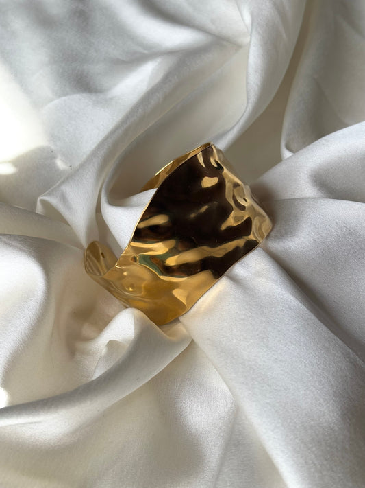 Abstract Cuff