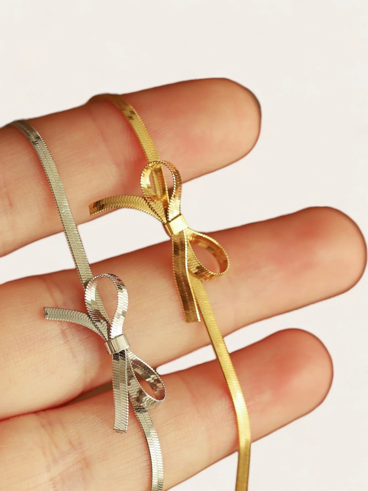 Croquette Bow Choker