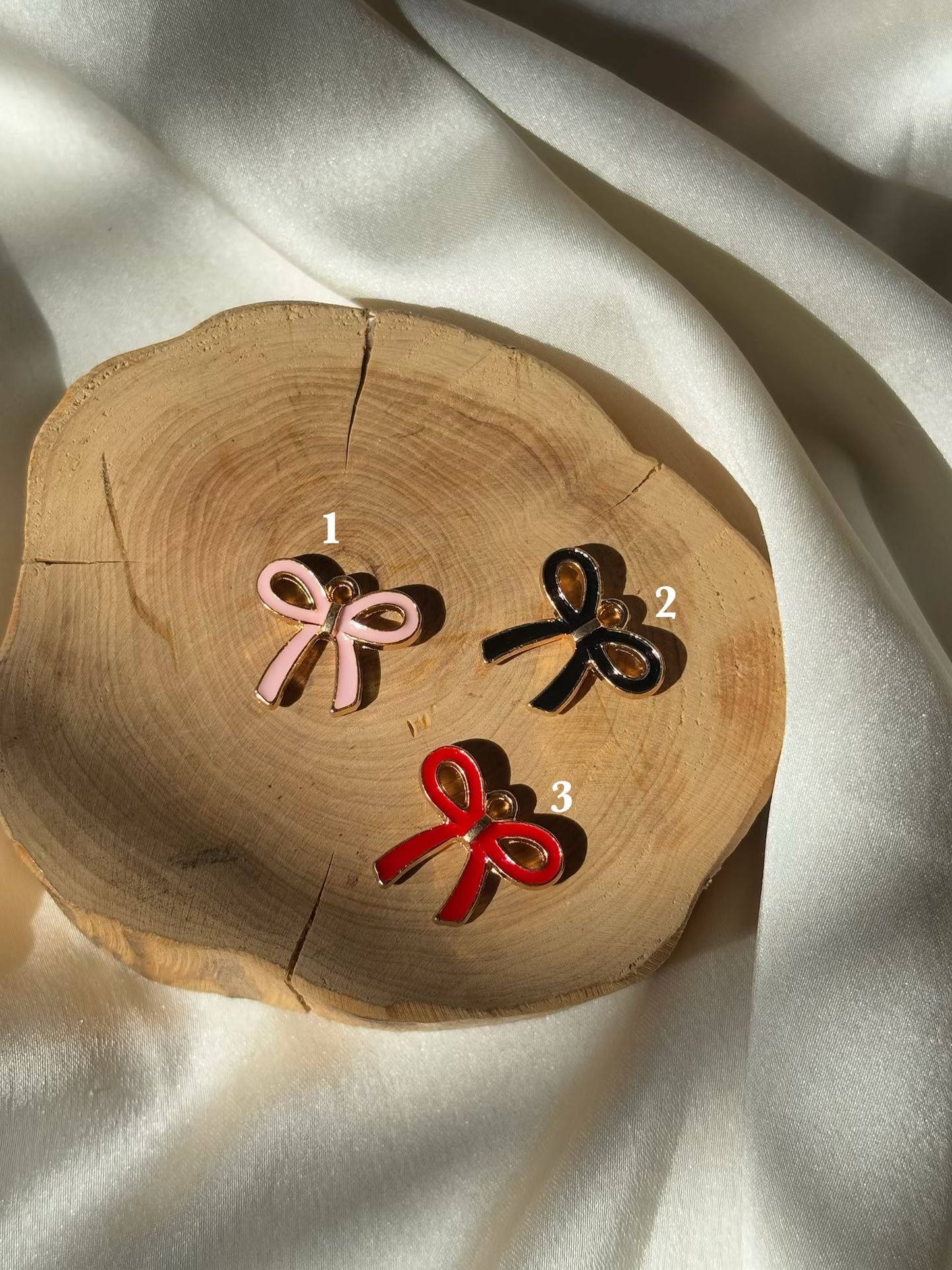 Bow charm